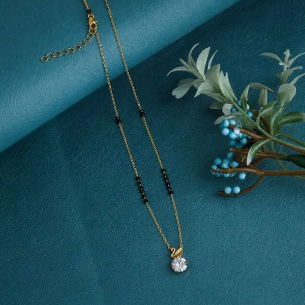 Golden_Swan_Solitaire_Mangalsutra