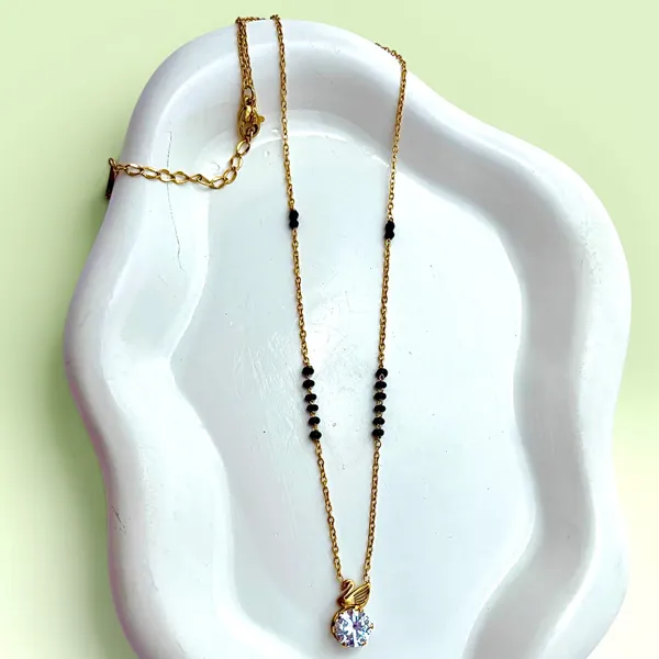 Golden_Swan_Solitaire_Mangalsutra