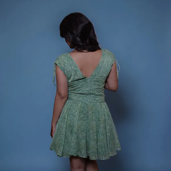 Green_Printed_Fit_And_Flare_Dress_With_Ruffle_Sleeves_And_Back_Tie-Up_Detail