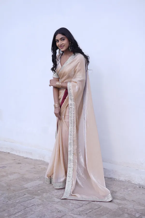 Elegant_Cream_Embellished_Saree_With_Blouse