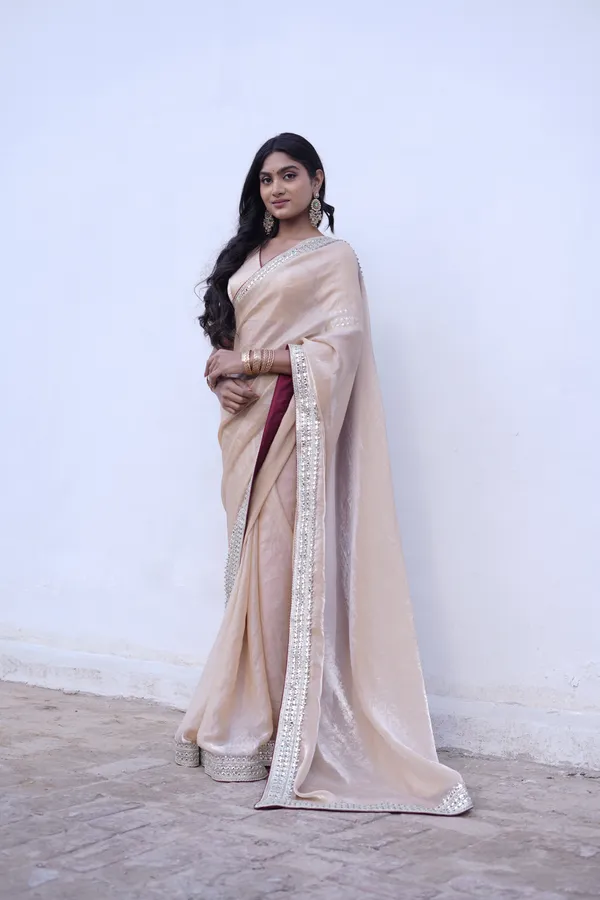 Elegant_Cream_Embellished_Saree_With_Blouse