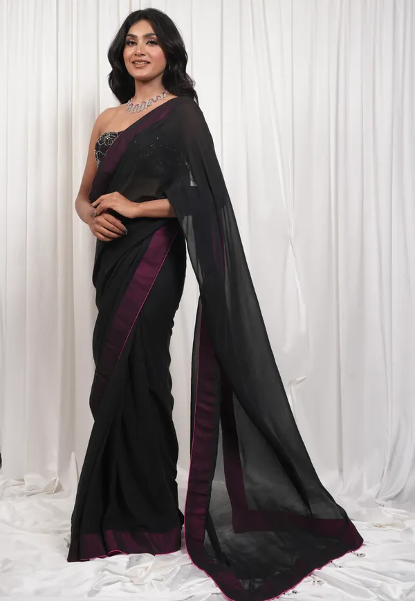 Queens_moment_black_saree