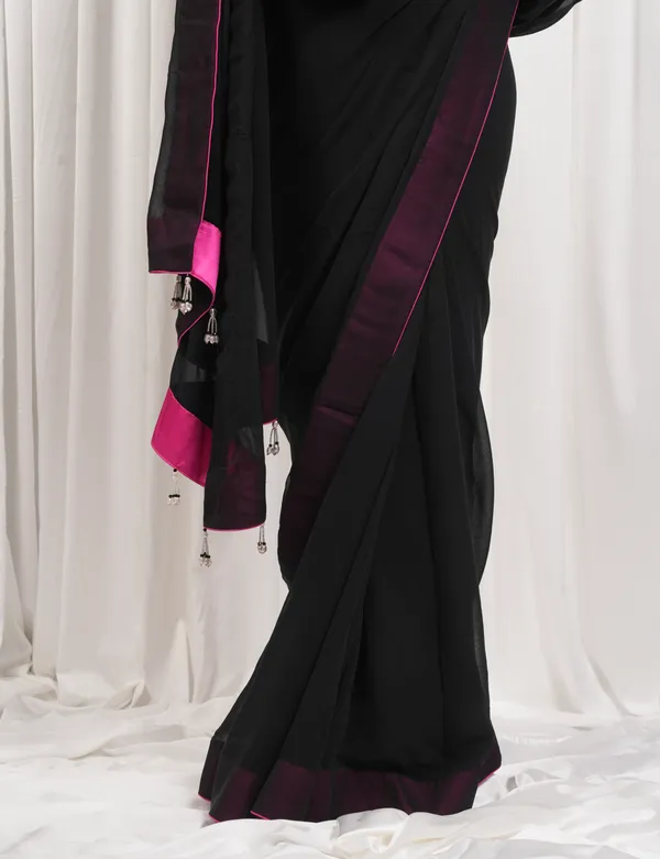 Queens_moment_black_saree