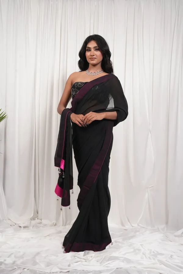 Queens_moment_black_saree