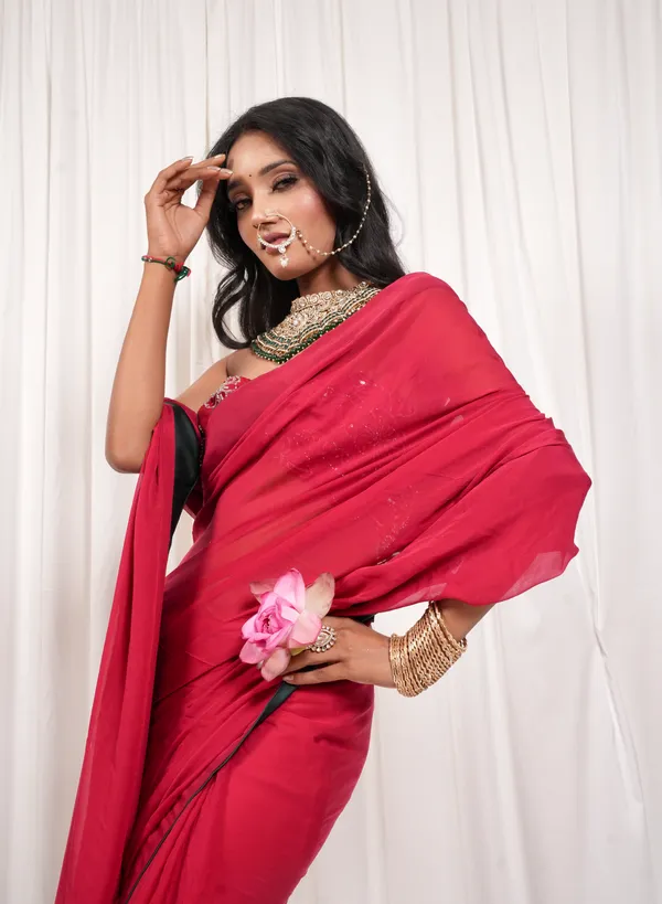 Queens_moment_red_saree