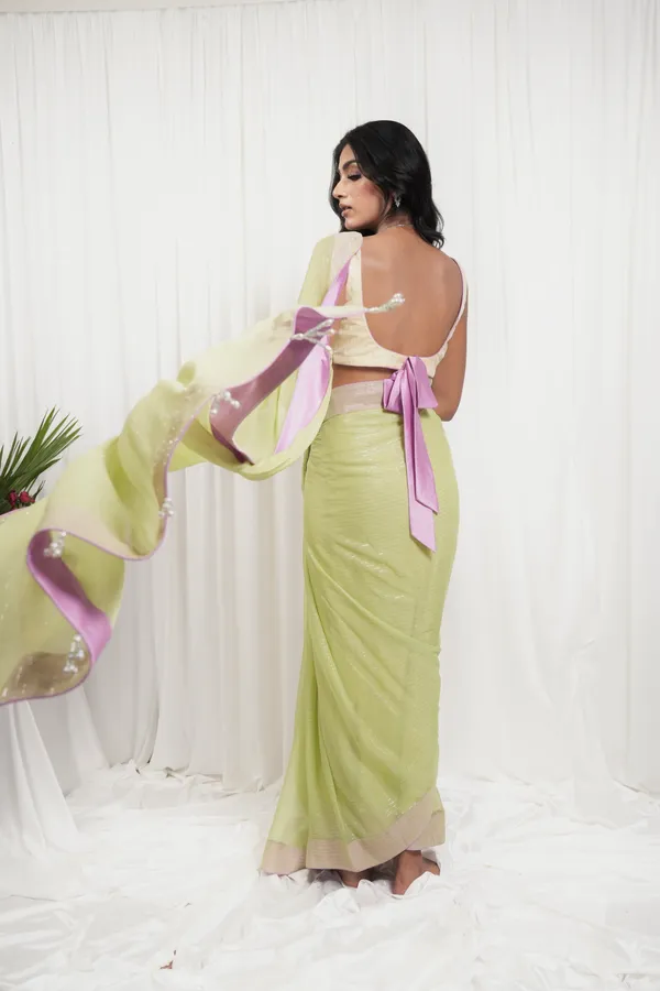 Queeens's_moment_parrot_green_saree