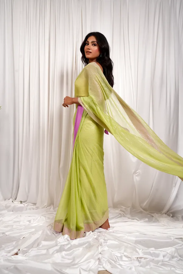 Queeens's_moment_parrot_green_saree