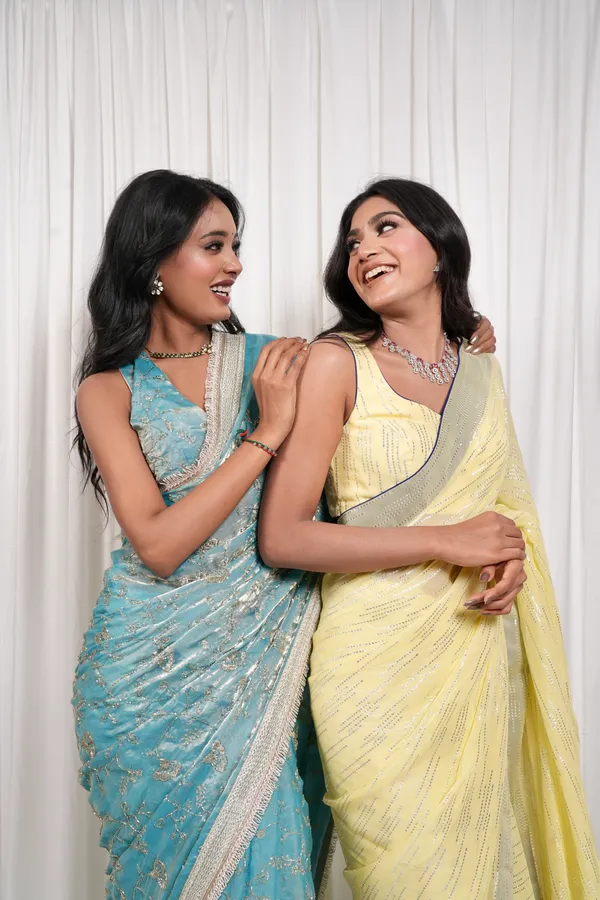 Queens_moment_yellow_saree