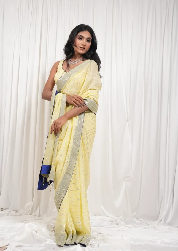 Queens_moment_yellow_saree