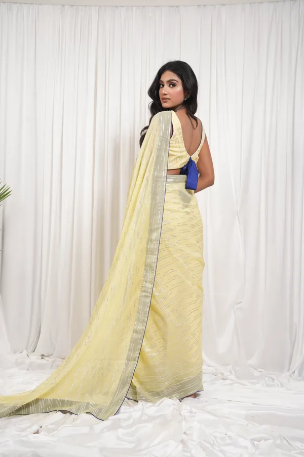 Queens_moment_yellow_saree
