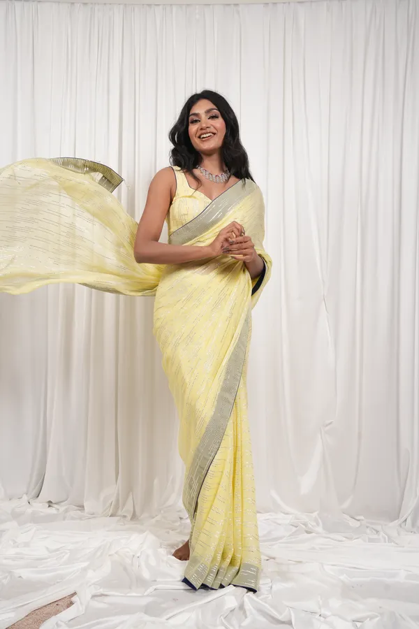 Queens_moment_yellow_saree