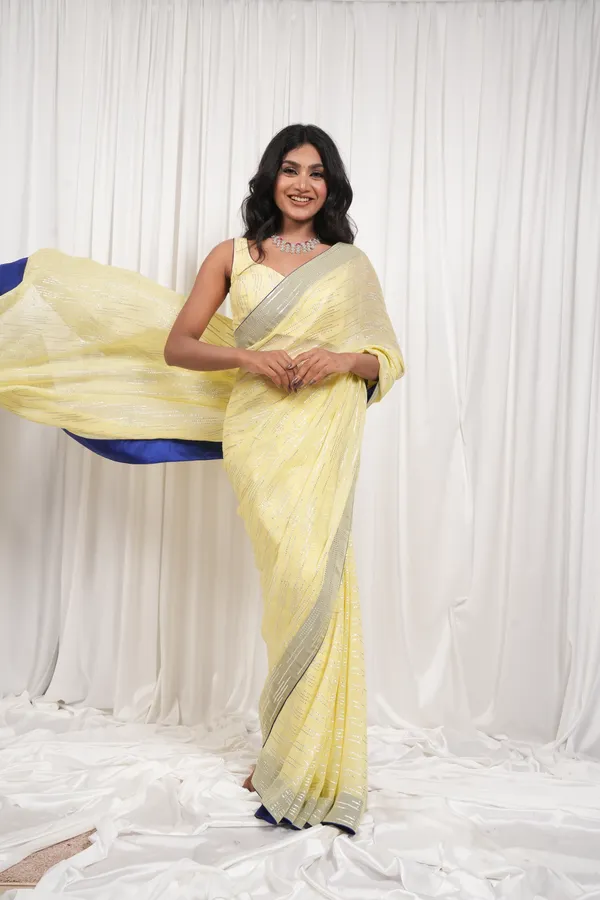 Queens_moment_yellow_saree