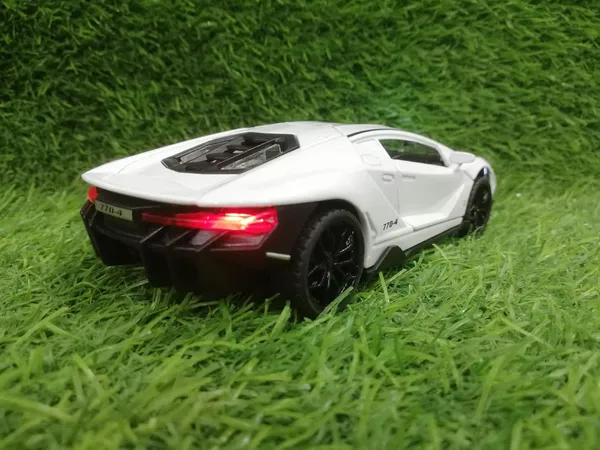 1:32_Scale_Model_Metal_Diecast_Super_Sports_Car_Toy_with_Pull_Back_Action,_Working_Head_Light_Tail_Light,_Sound,_Opening_Doors_&_Bonett,_White