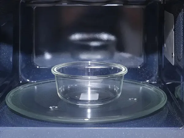 2_Pieces_Round_Borosilicate_Glass_Food_Storage_Oven_Safe_Container_Set_with_Air_Vent_Airtight_Lid_Microwave_Safe_Bowl,_Glass_Reheating_Bowl_Tiffin,_620_ML