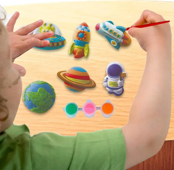 DIY_Mould_and_Paint_Craft_kit_-_Astronaut_Space_Theme_Make_Your_own_Fridge_Magnet_Set_with_Palette_&_Mold,_Painting_Art_&_Craft_Set_-_Gift_Toys_for_Boys_&_Girls