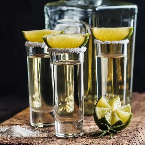 Pack_of_4,_70_ML_Highball_Tall_Tequila_Vodka_Whisky_Shot_Glass,_Peg_Measurer_Glass,_Short_Glass_Set_for_Whiskey,_Tequila,_Vodka,_Clear