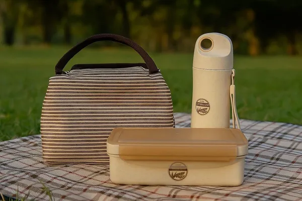 3_in_1_Lunch_Set_-_Lunch_Box,_Water_Bottle_and_Insulated_Carry_Bag_-_Wheat_Straw_Fibre_Made_Box,_Food-Safe_Materials_for_Office,_School_&_Travel