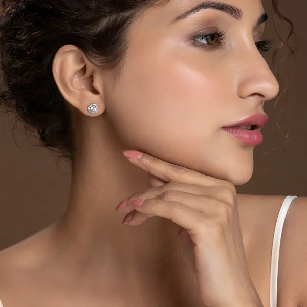 Heart_Shaped_Diamond_Halo_Stud_Earrings