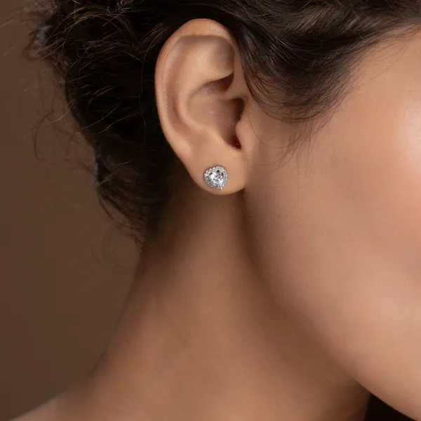 Heart_Shaped_Diamond_Halo_Stud_Earrings