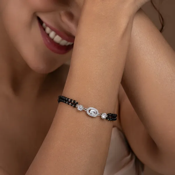 Black_Beaded_Mangalsutra_Bracelet_With_Crystal_Oval_Centerpiece