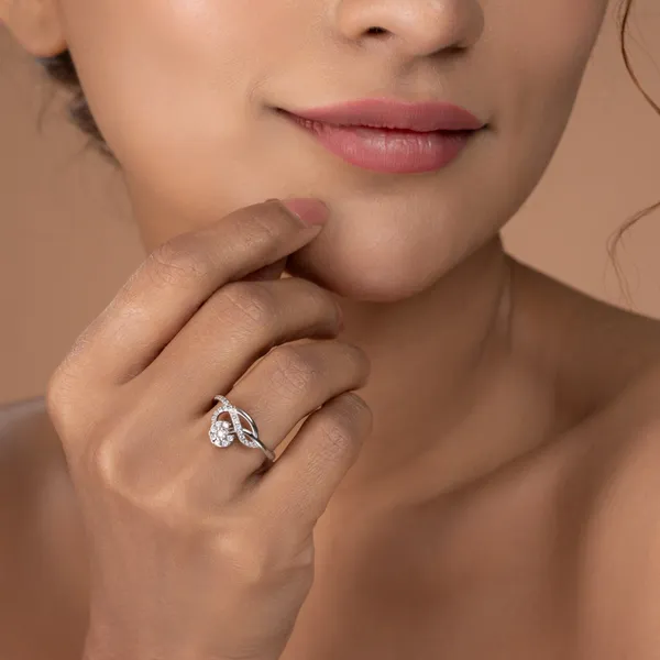 Elegant_Diamond_Floral_Ring
