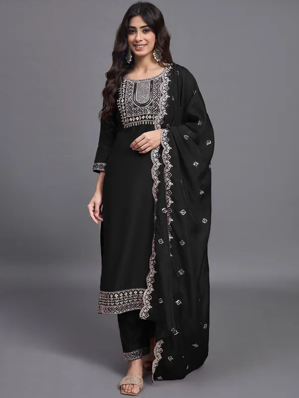 Black_Embroidered_Ethnic_Suit_Set_With_Dupatta