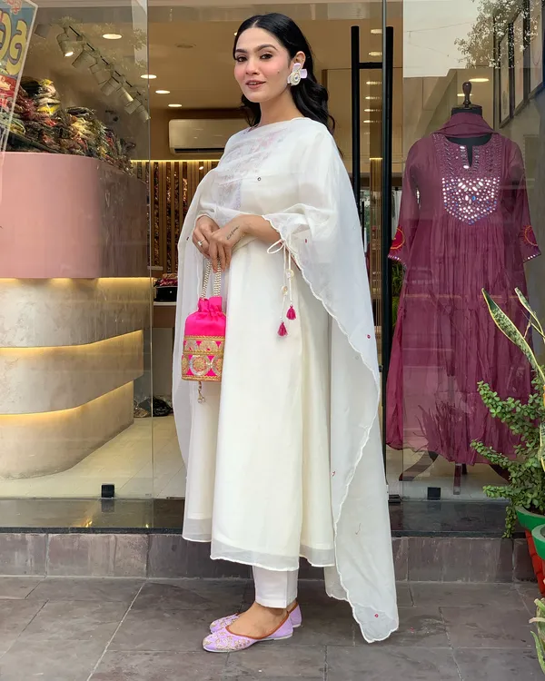 White_Embroidered_Kurta_Set_With_Dupatta_Ethnic_Wear_For_Women