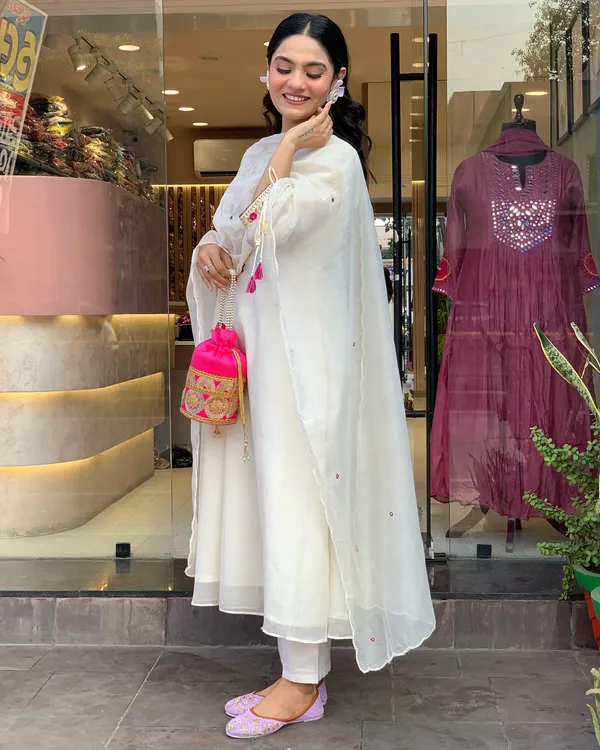 White_Embroidered_Kurta_Set_With_Dupatta_Ethnic_Wear_For_Women