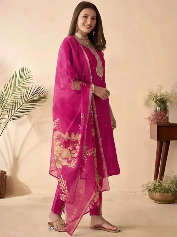 Pink_Embroidered_Ethnic_Kurti_With_Dupatta_Set