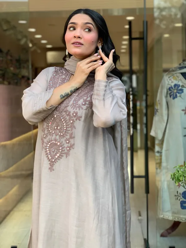 Grey_Embroidered_Silk_Kurta_Set_With_Sequin_Work