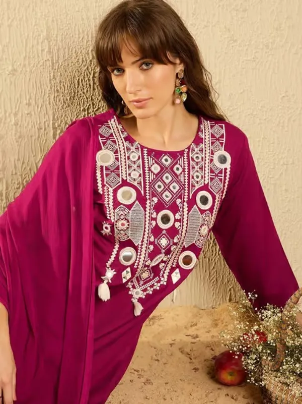 Magenta_Ethnic_Embroidered_Kurti_Set_With_Dupatta