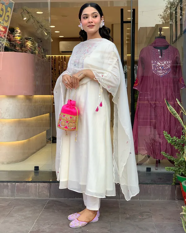 White_Embroidered_Kurta_Set_With_Dupatta_Ethnic_Wear_For_Women