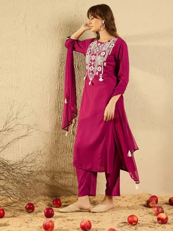 Magenta_Ethnic_Embroidered_Kurti_Set_With_Dupatta