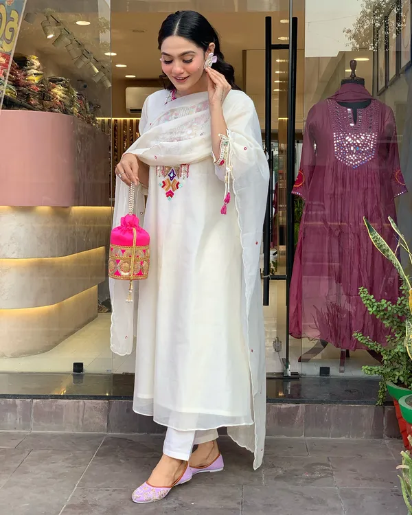 White_Embroidered_Kurta_Set_With_Dupatta_Ethnic_Wear_For_Women
