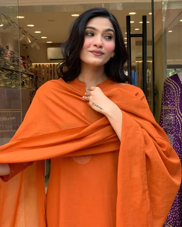 Orange_Kashmiri_Rayon_Slub_Kurti_Pant_Dupatta_Set_With_Chanderi_Cotton_Embroidery