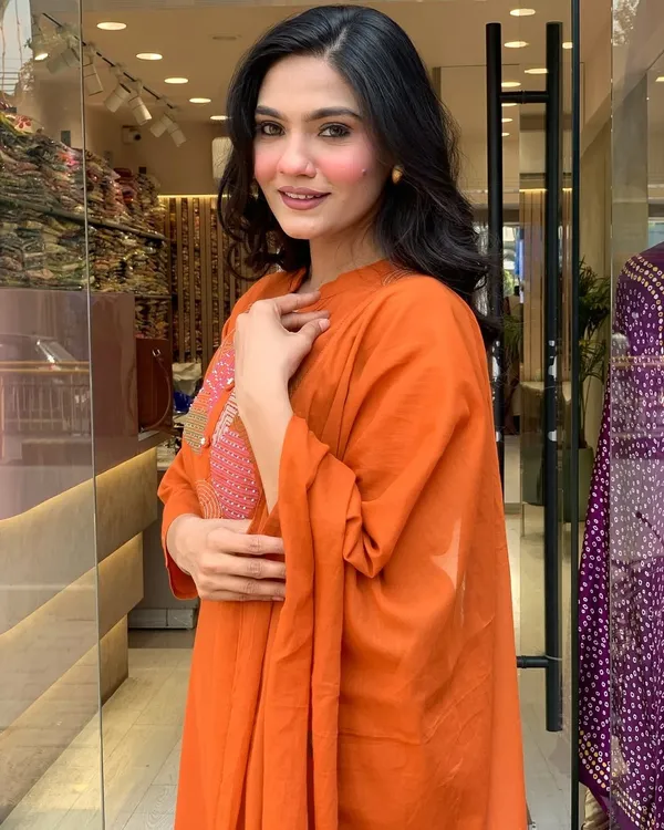 Orange_Kashmiri_Rayon_Slub_Kurti_Pant_Dupatta_Set_With_Chanderi_Cotton_Embroidery
