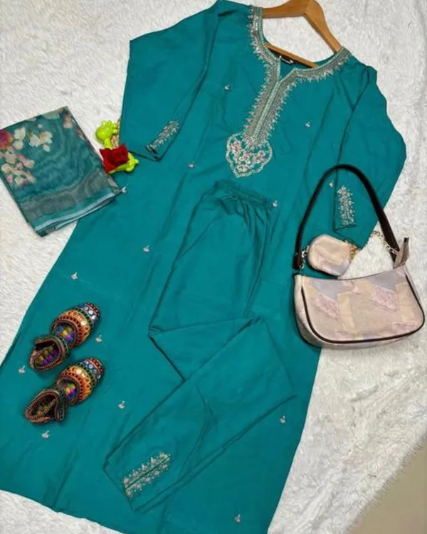 Turquoise_Embroidered_Ethnic_Suit_Set_With_Dupatta