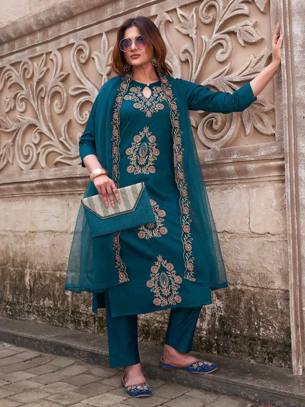 Teal_Blue_Embroidered_Georgette_Salwar_Suit_Set_With_Dupatta