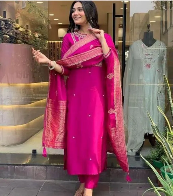 Magenta_Banarasi_Silk_Salwar_Suit_With_Dupatta