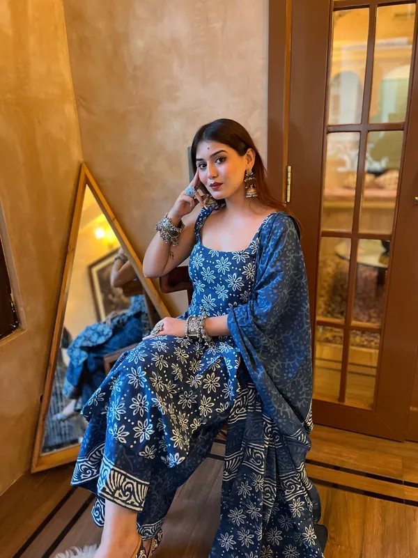 Suxeina_550_Rayon_Slub_Chanderi_Cotton_Printed_Kurti_Set_With_Pant_And_Dupatta_(Xxi:2.1_Mtr)