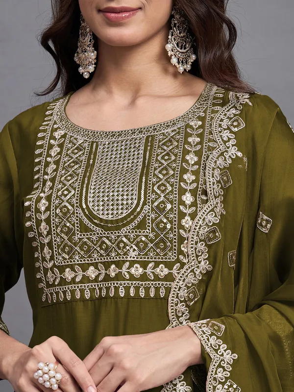 Mehendi_Green_Embroidered_Kurta_Set_With_Dupatta_Women's_Ethnic_Wear