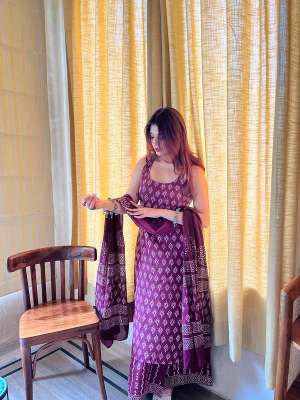 Women's_Purple_Ethnic_Anarkali_Dress_With_Dupatta