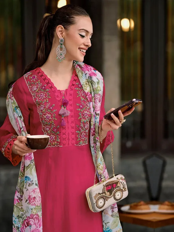 Pink_Embroidered_Kurti_Set_With_Floral_Dupatta_Traditional_Pakistani/Indian_Ethnic_Wear