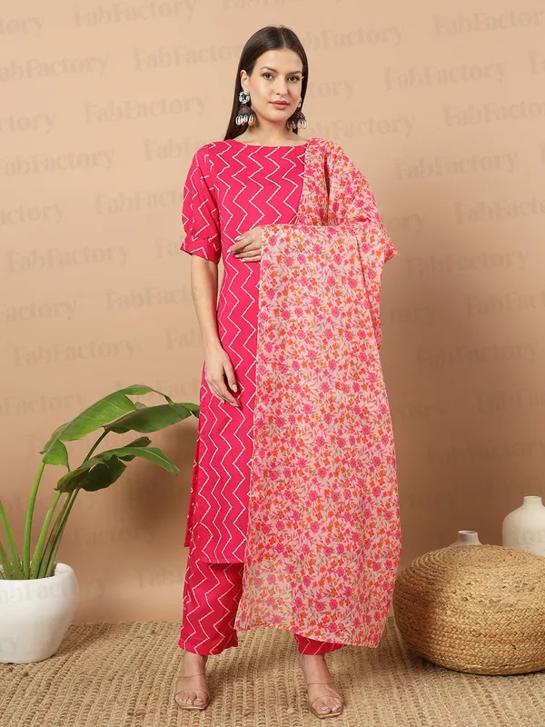 Pink_Chevron_Print_Kurta_Set_With_Floral_Dupatta_3_Piece_Ethnic_Wear_For_Women