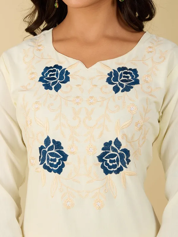 Off_White_Floral_Embroidered_Cotton_Kurta_Set_With_Dupatta