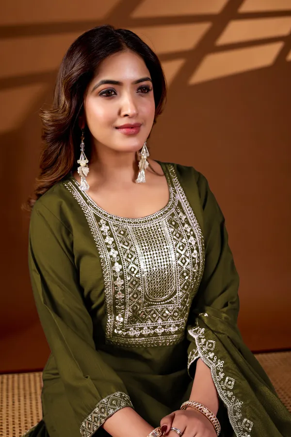 Mehendi_Green_Embroidered_Kurta_Set_With_Dupatta_Women's_Ethnic_Wear