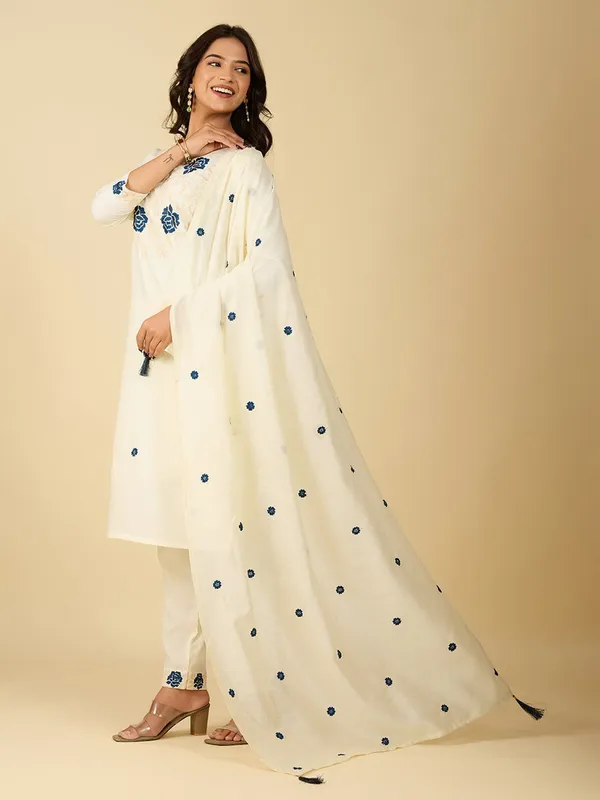 Off_White_Floral_Embroidered_Cotton_Kurta_Set_With_Dupatta
