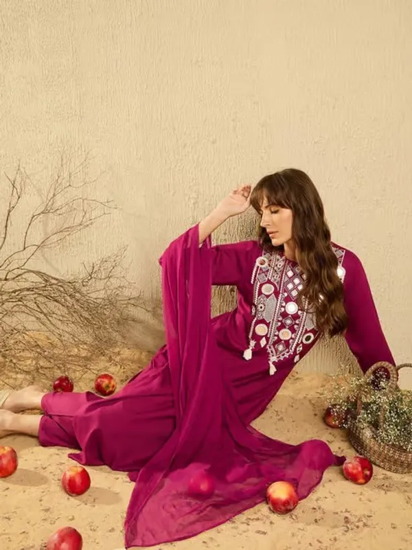 Magenta_Ethnic_Embroidered_Kurti_Set_With_Dupatta