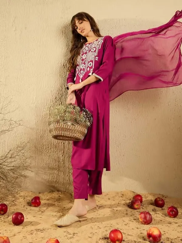 Magenta_Ethnic_Embroidered_Kurti_Set_With_Dupatta