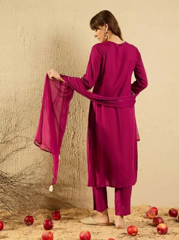 Magenta_Ethnic_Embroidered_Kurti_Set_With_Dupatta